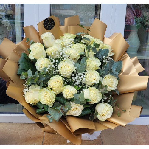 Buchet cu 25 trandafiri albi